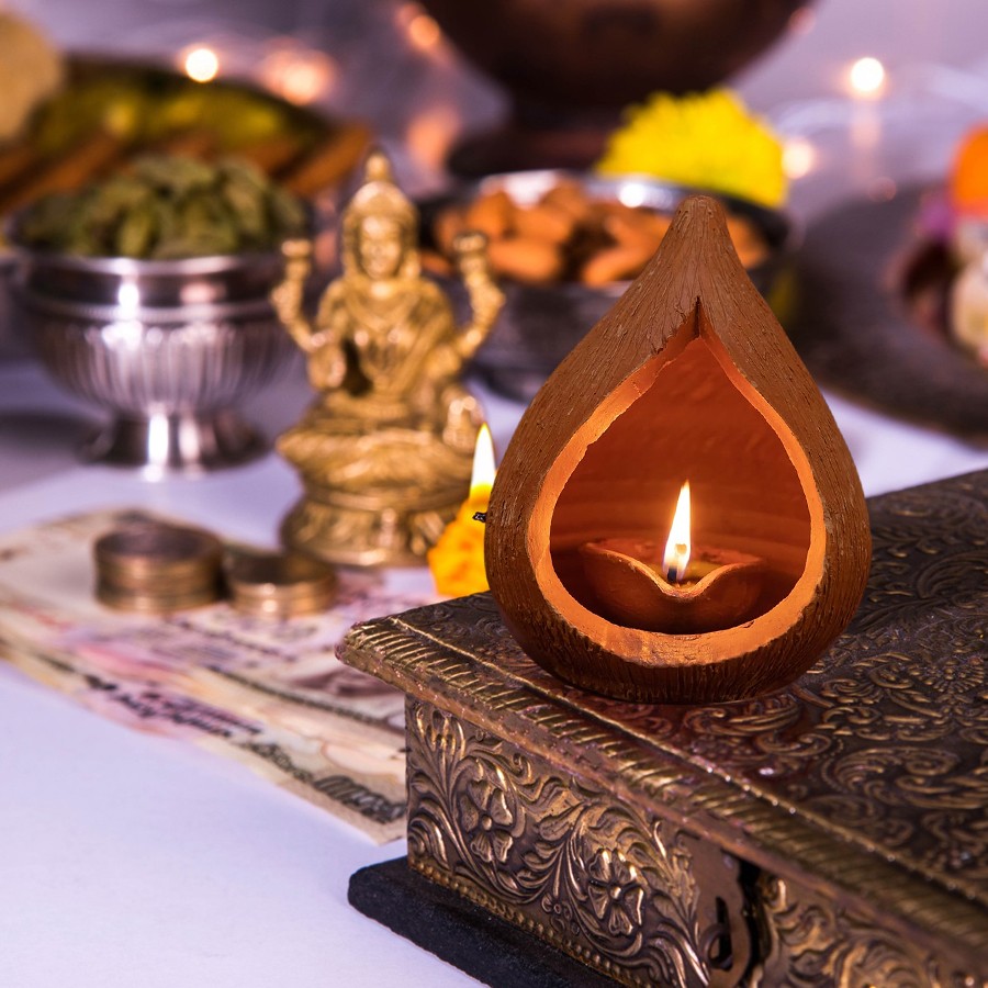 Handcrafted Terracotta Akhand Narkel Diya – Traditional Clay Coconut Lamp for Pooja, Diwali & Home Decor | Decorative Oil Lamp with Stand & Cover